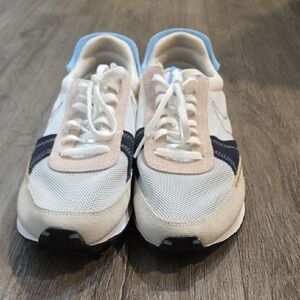 Womens' Nike DayBreak
